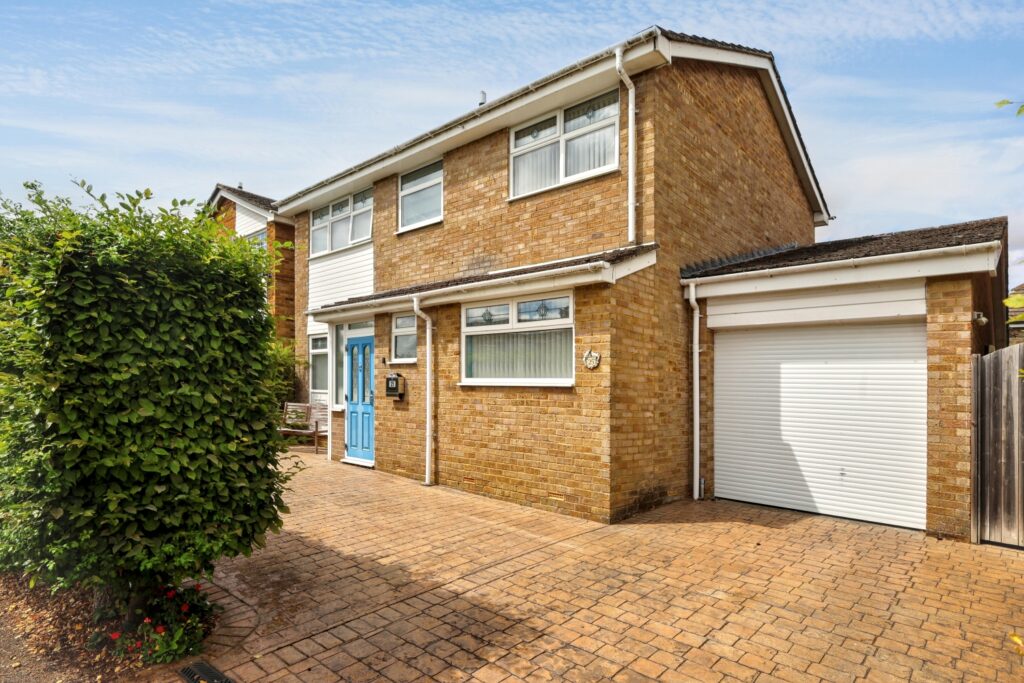 Kingham Drive Carterton