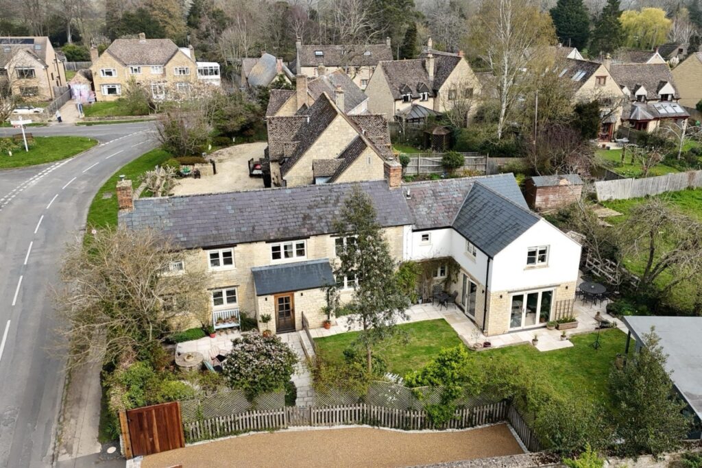 3 High Street, Standlake, OX29 7RZ